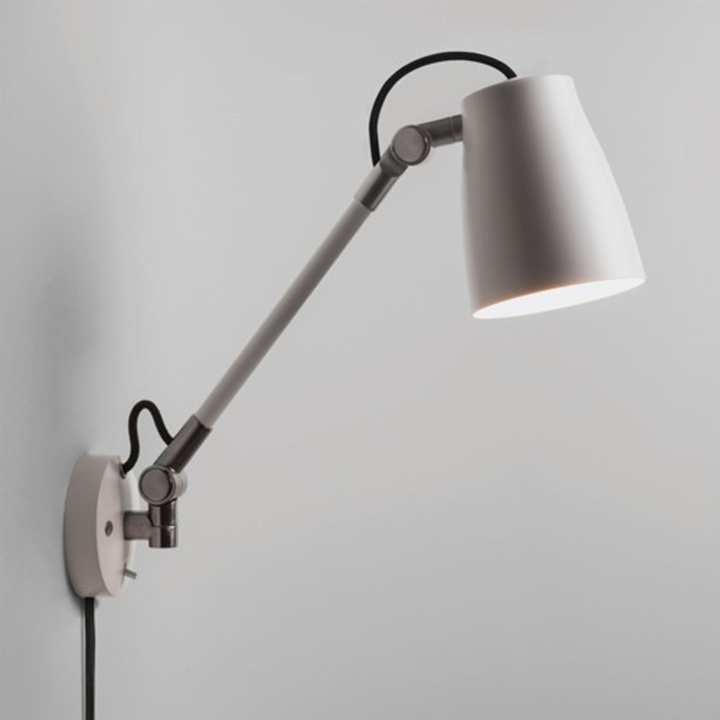 Atelier Grande Wall Light