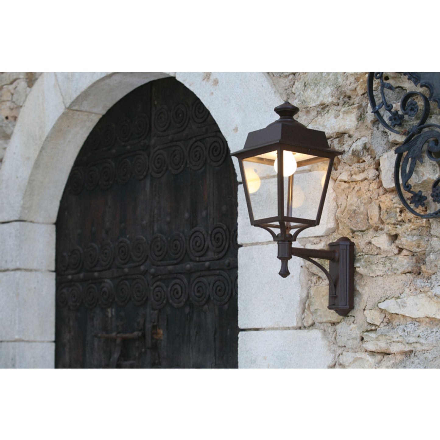 Place des Vosges 1 Evolution Model 3 Clear Glass Upwards Wall Bracket with Four-Sided Lantern