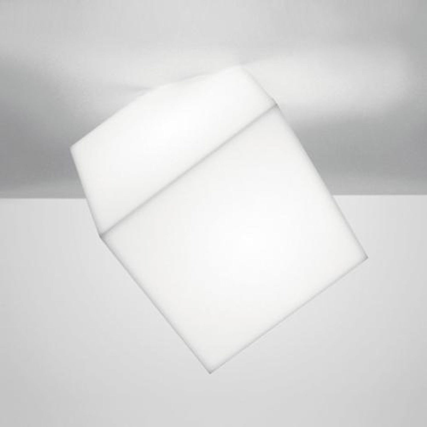 Edge 21 Small Ceiling/Wall Lamp in White