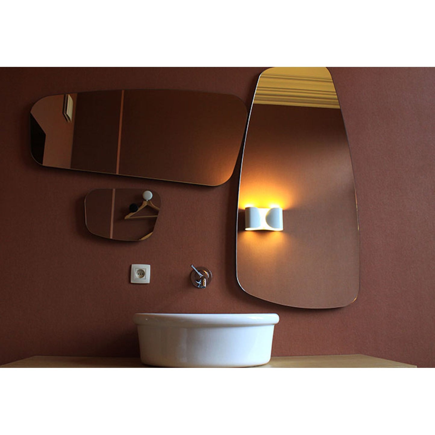 Foglio Up & Down LED Wall Light with Organic Curved Shaped Steel