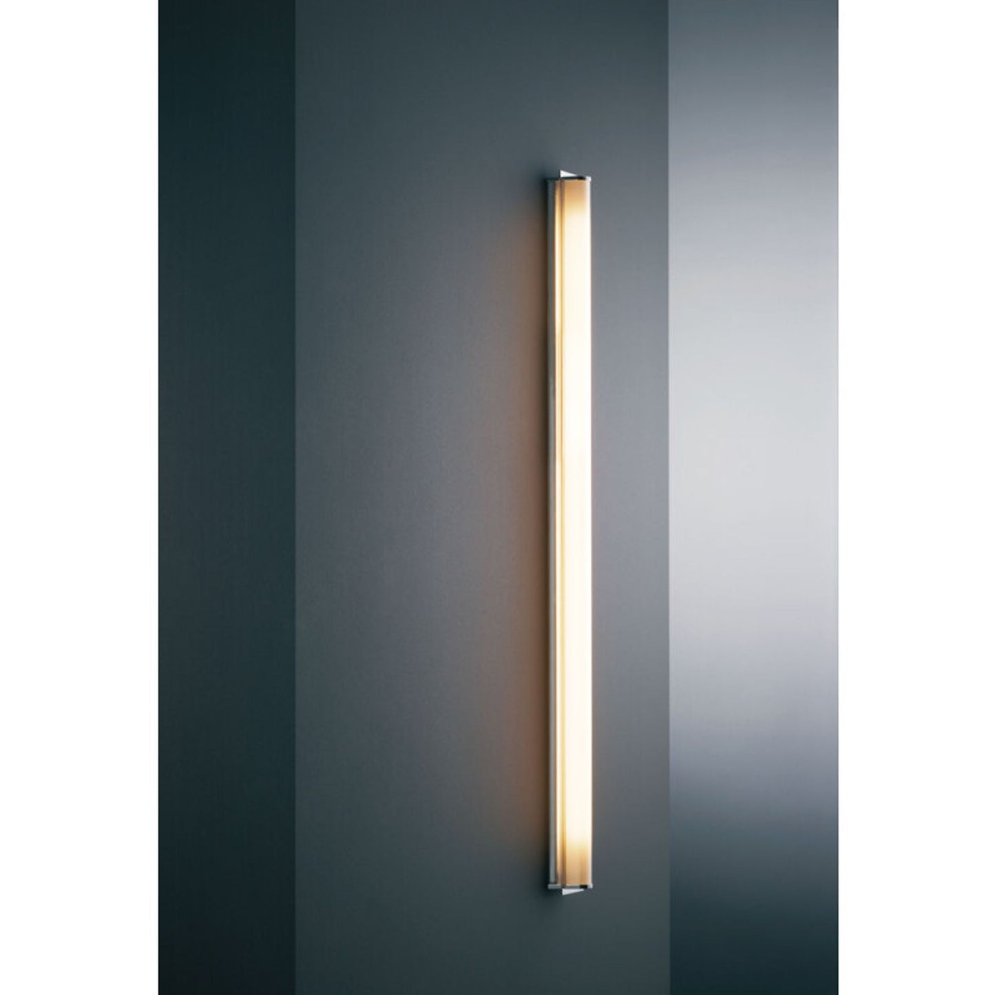 Manhattan LED 63.5 Small Wall Lamp with Chromed Aluminium Structure