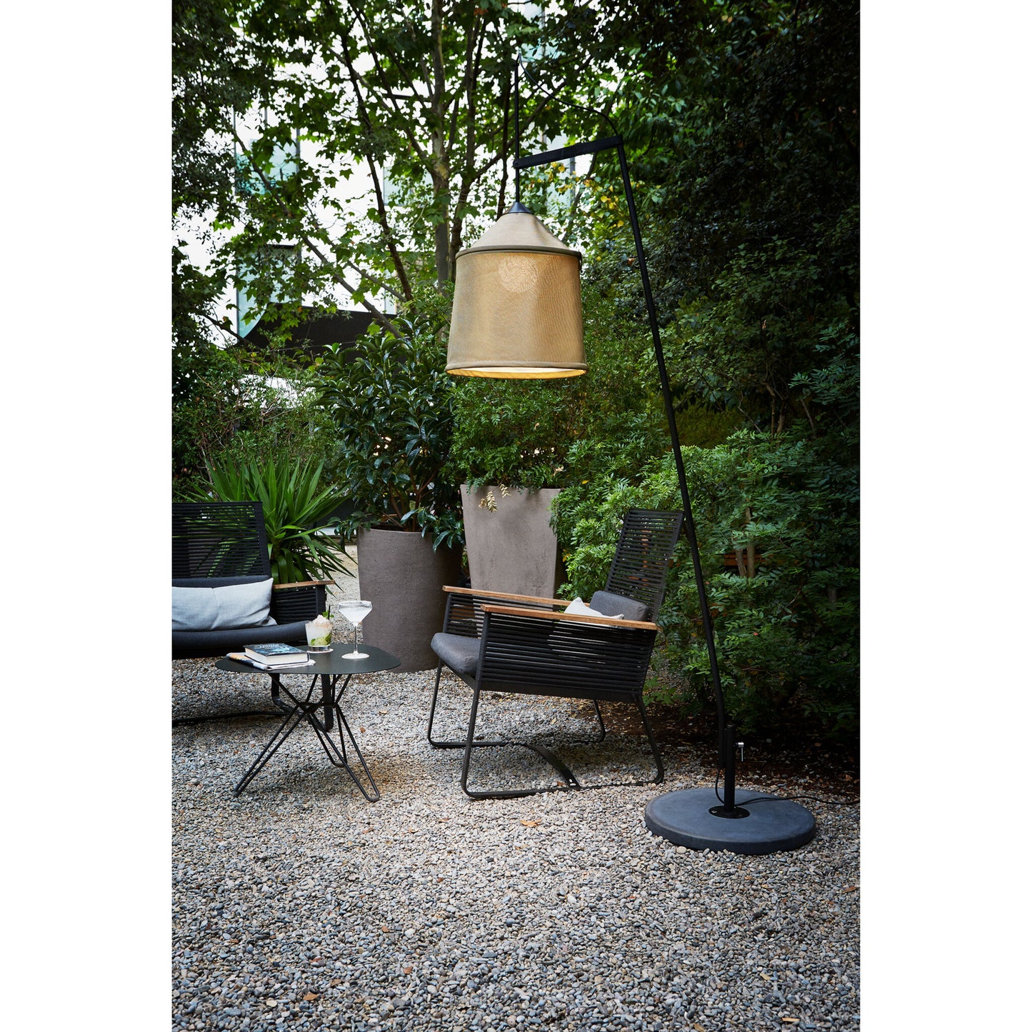 Jaima P307 Large Outdoor LED Floor Lamp in Black