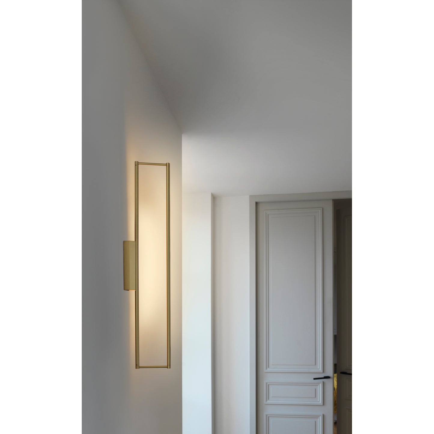 Link 985 Extra-Large LED Wall Light with Simple & Minimalist Frame