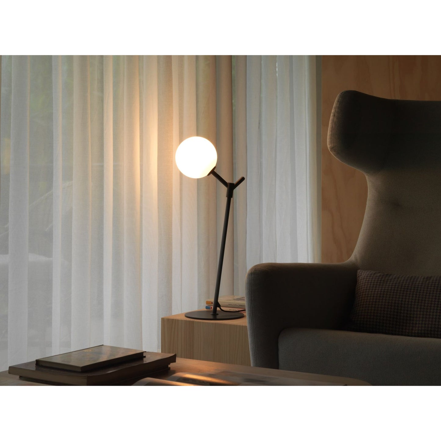 Atom Table Lamp