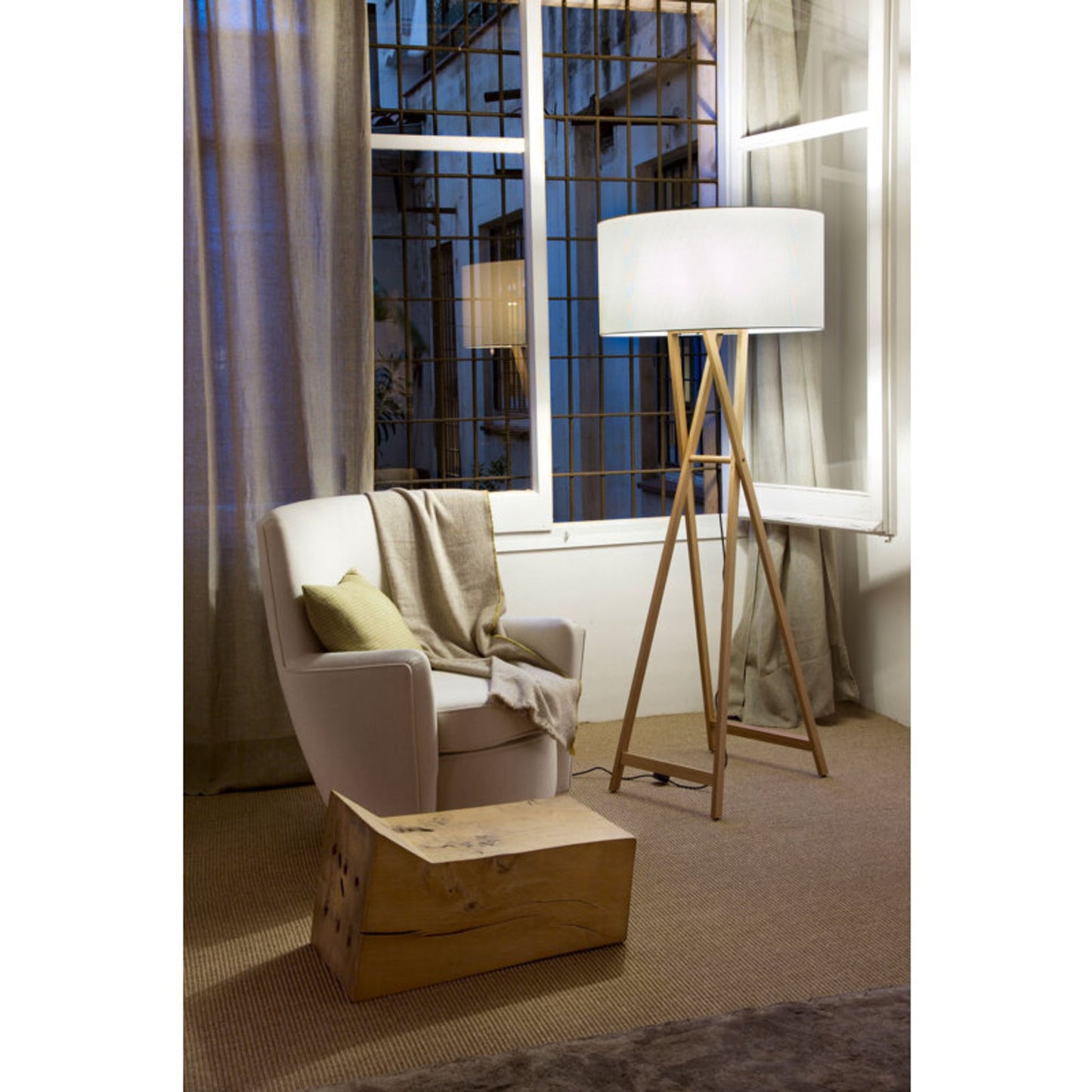 Cala P165 Pearl LED Floor Lamp