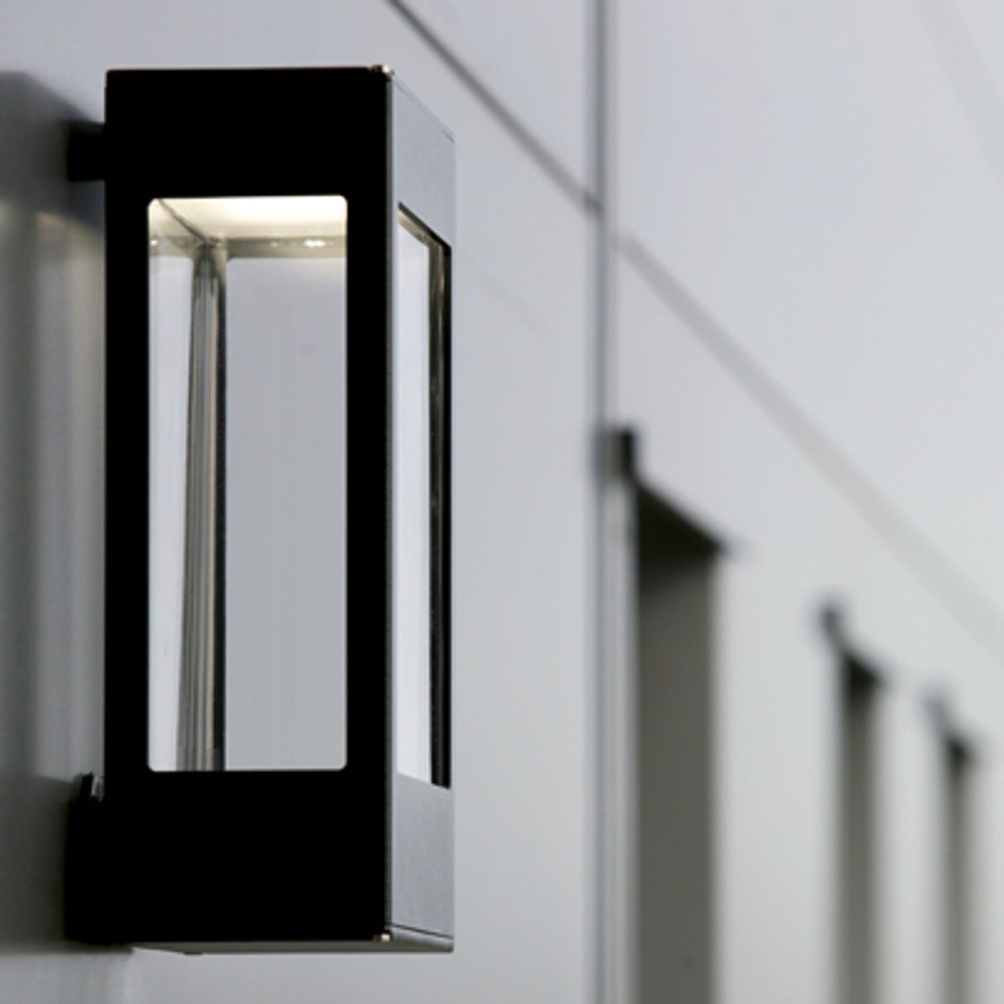 Tetra Model 1 Clear Glass E27 Wall Bracket with Extruded Aluminium Profile