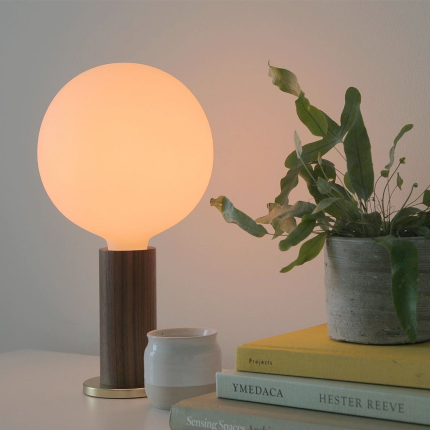 Table Lamp with Sphere IV Bulb