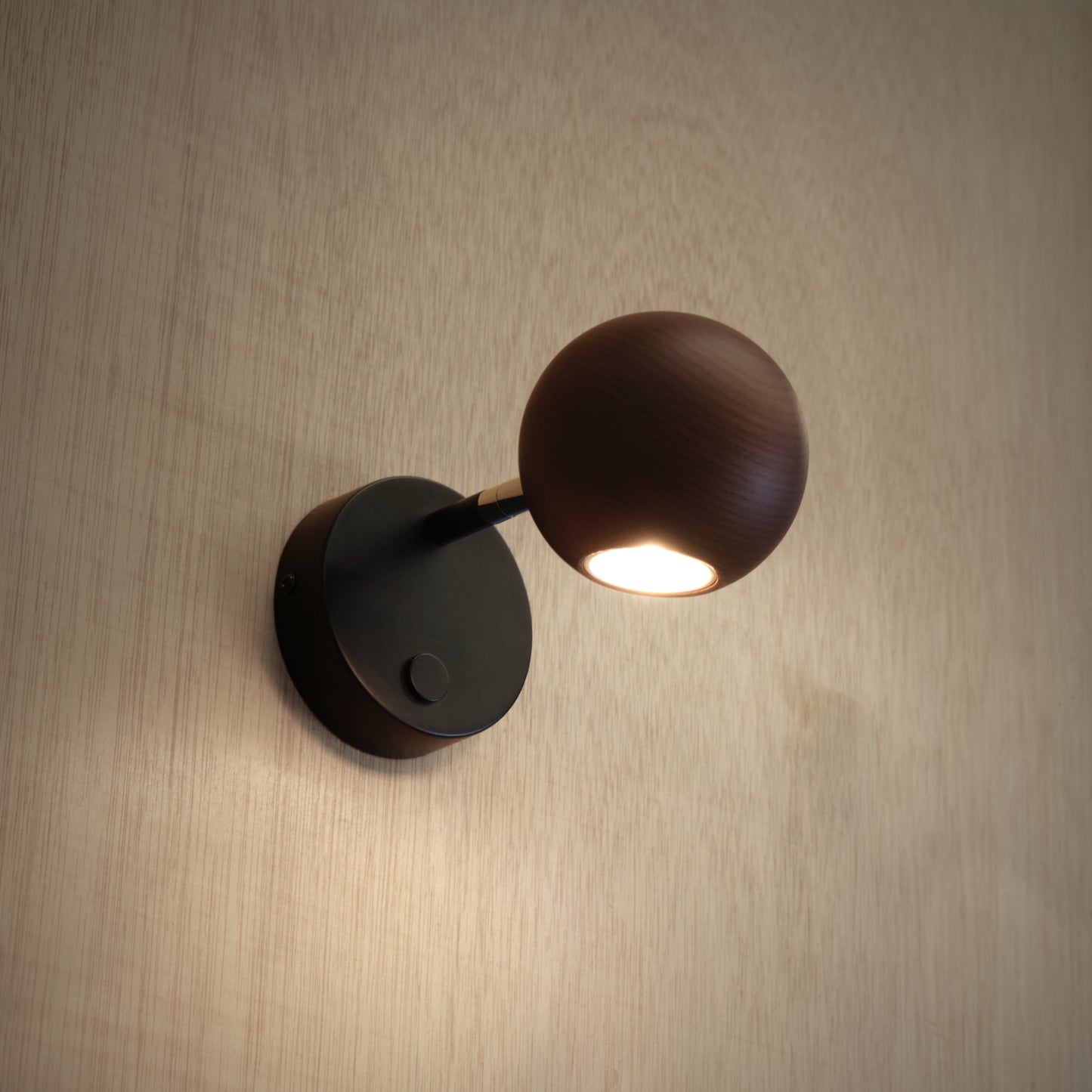 Lita LED Wall Light