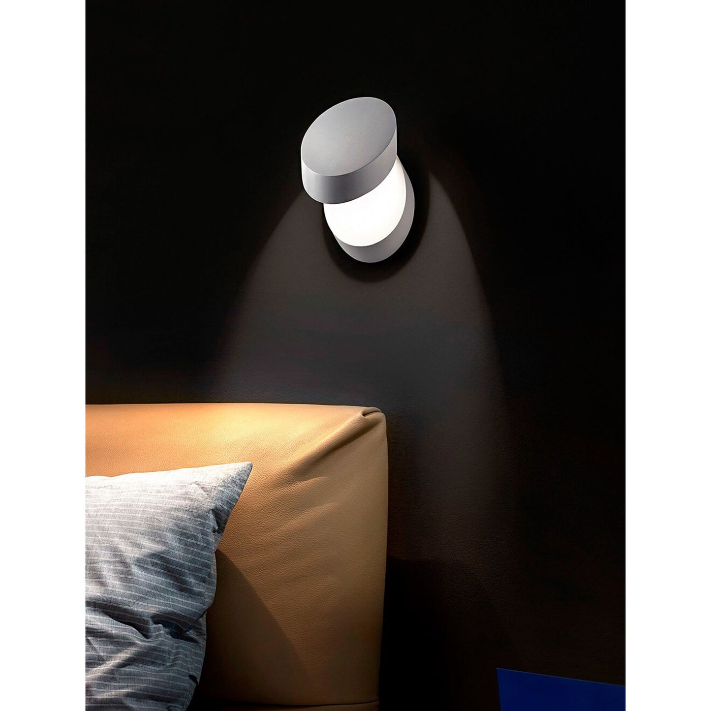 Pin-up LED Ceiling/Wall Light