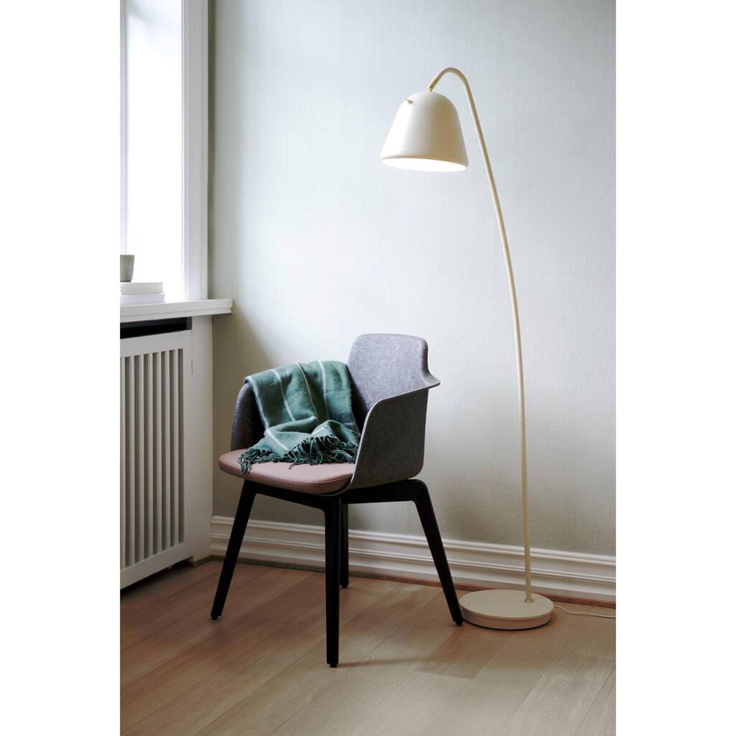 Fleur Floor Lamp Beige with Brass Details