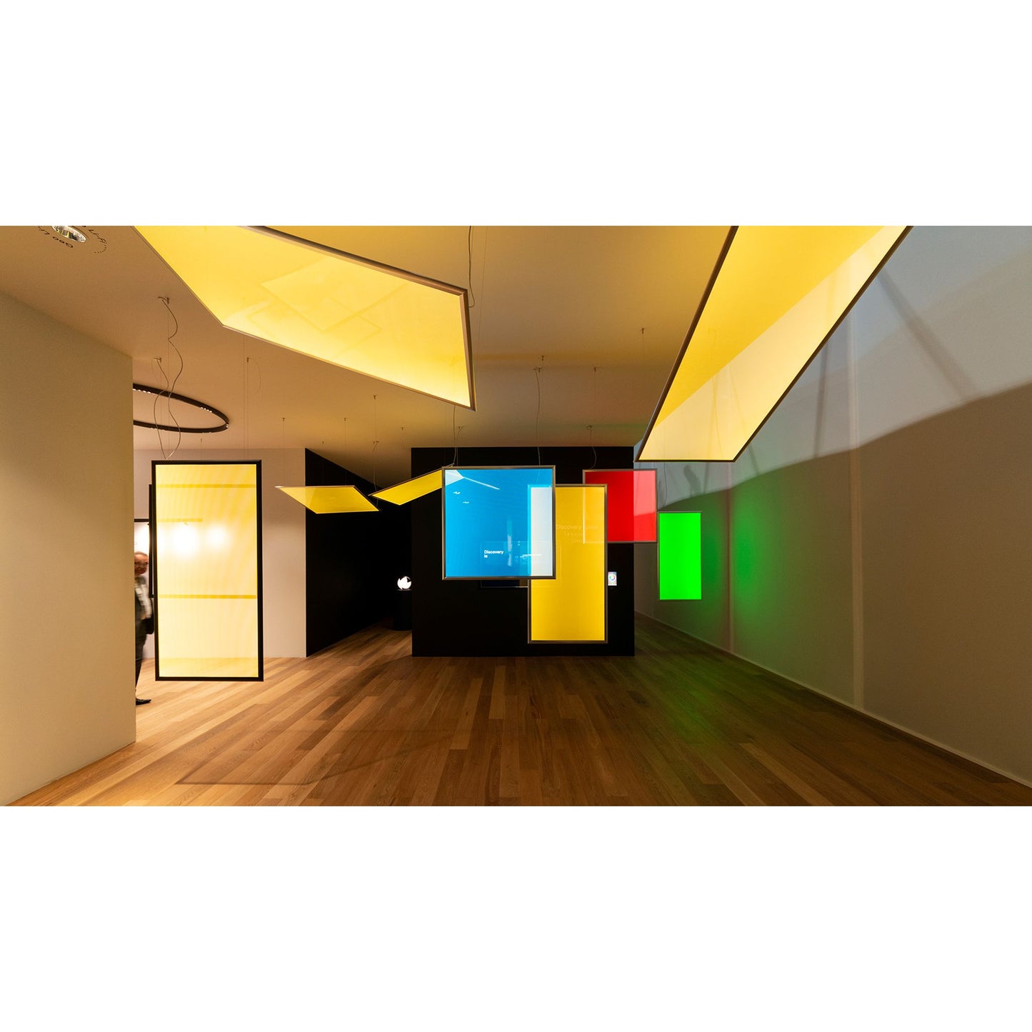 Discovery Space Square RGBW LED Pendant APP