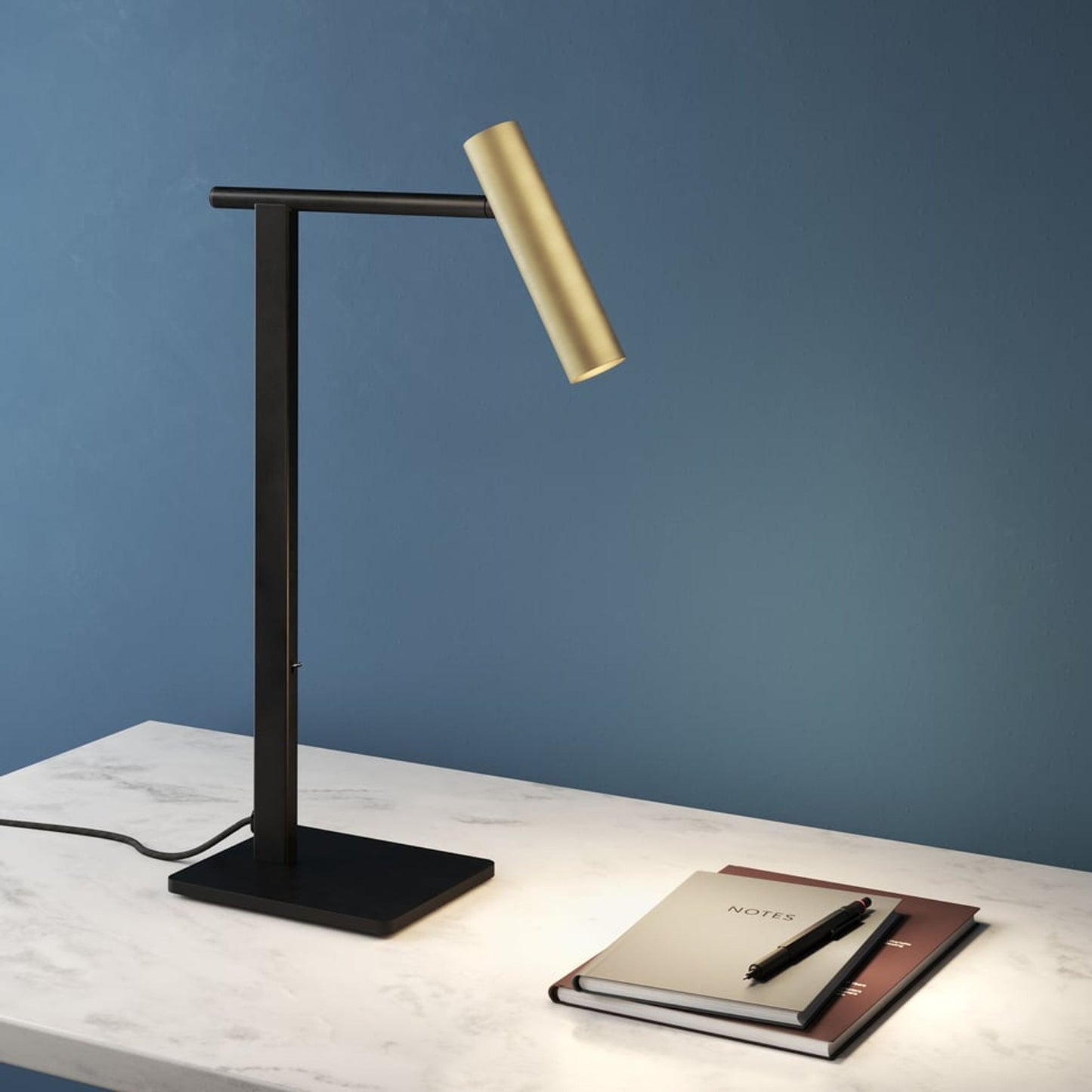 Leda Desk Lamp in Matt Black