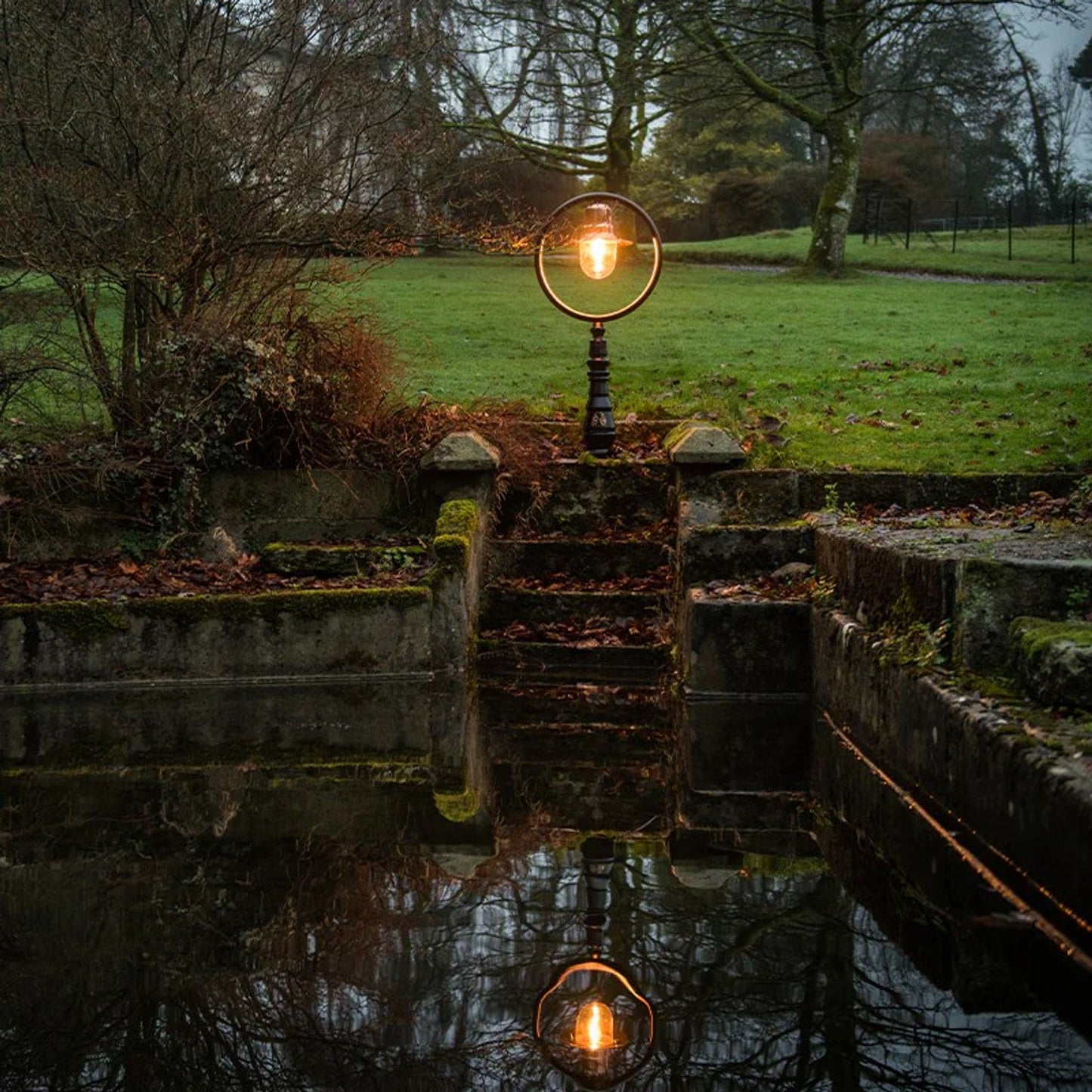 Classic railway style pedestal light in cast iron and steel 1.21m