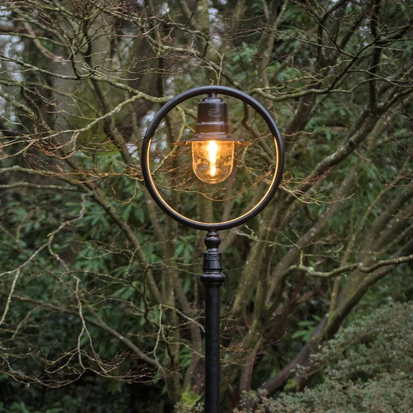 Classic railway style lamp post in cast iron and steel 2.73m