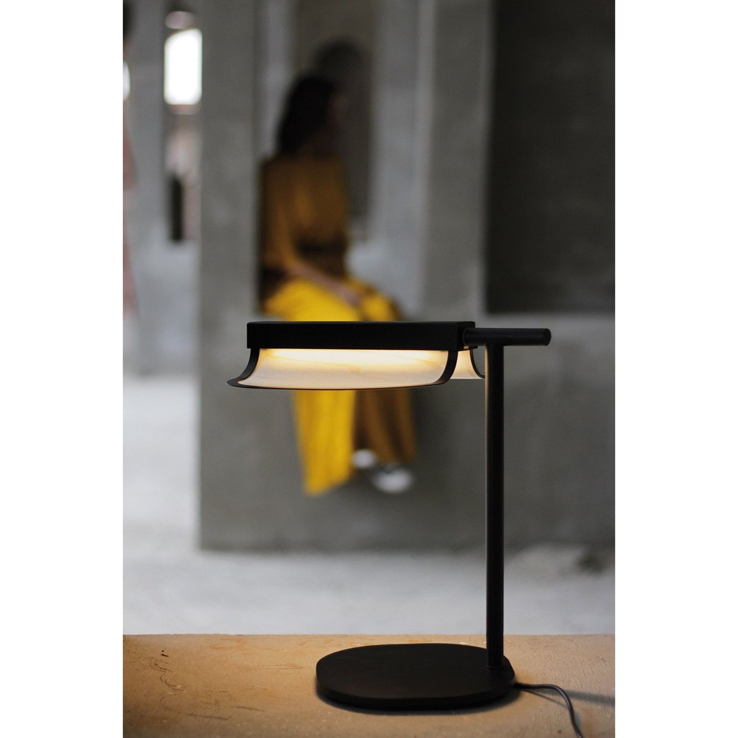 Omma 1 Leaf Table Lamp