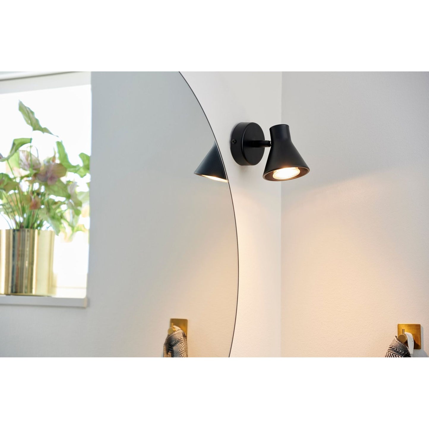 Eik Wall Light