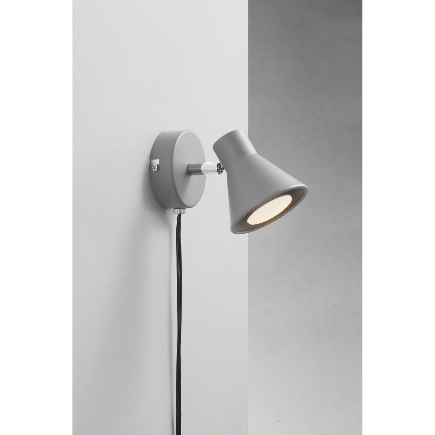 Eik Wall Light