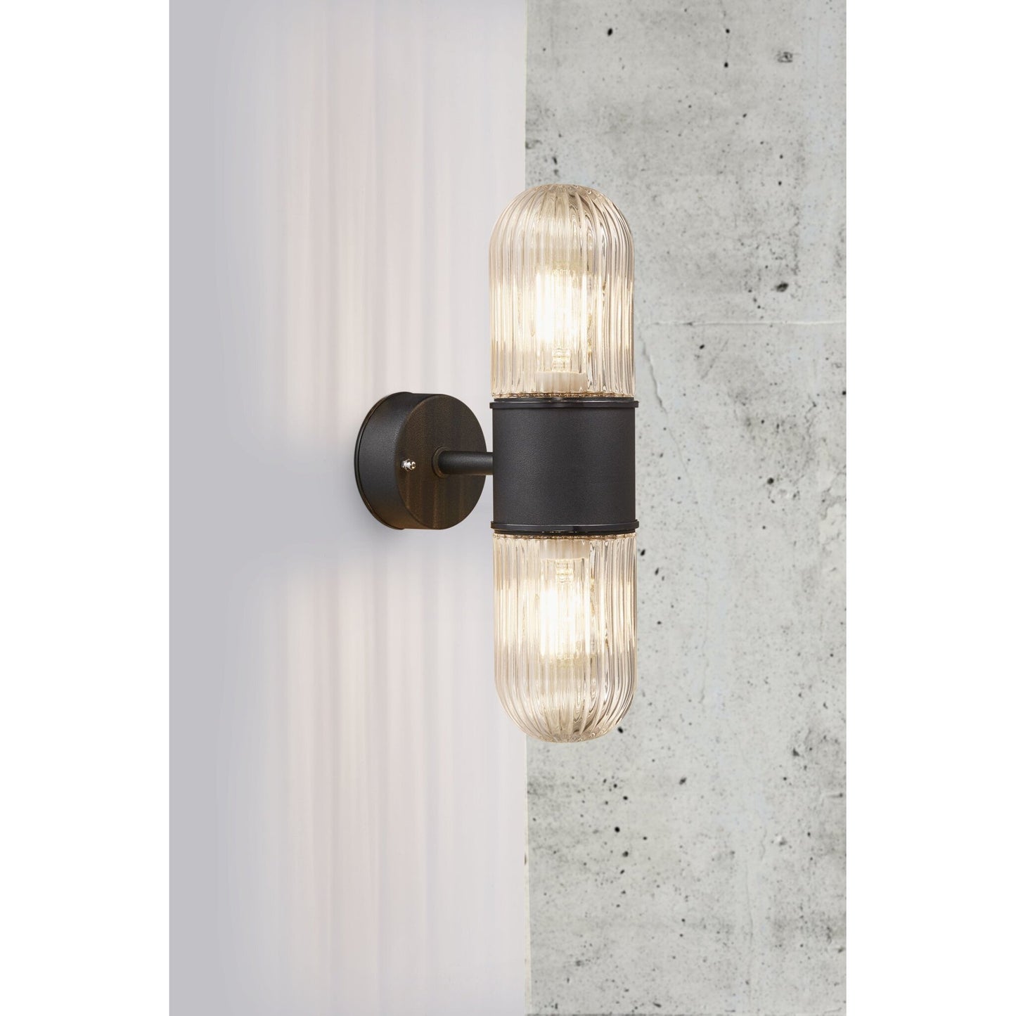 Konyo Wall Light in Black