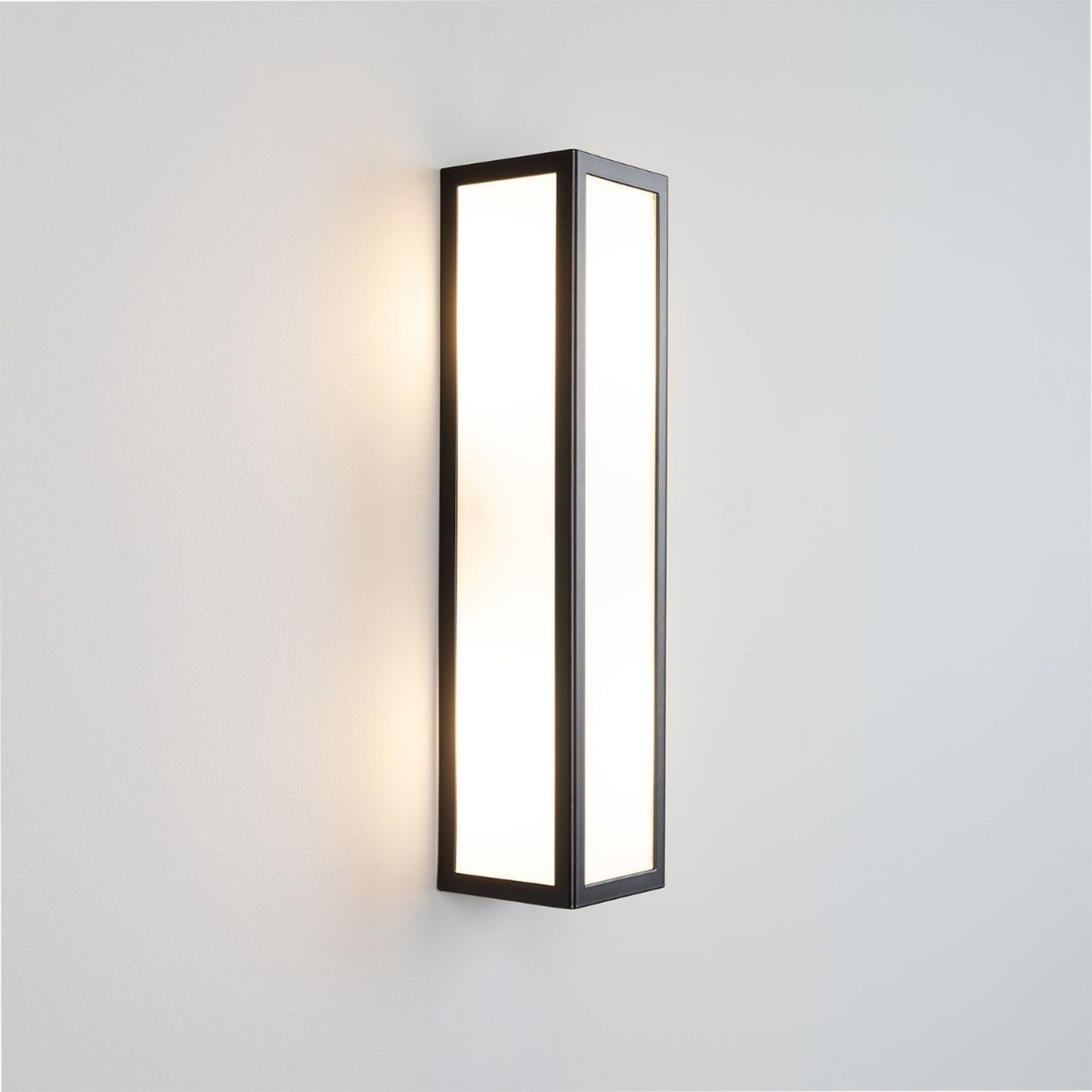 Bata Modern Bathroom Wall Light